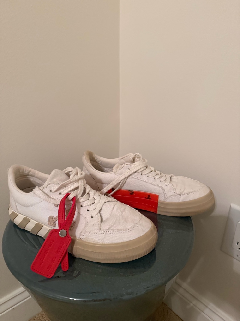 Off-White Women's Low-Top Sneakers in White with Red Tag